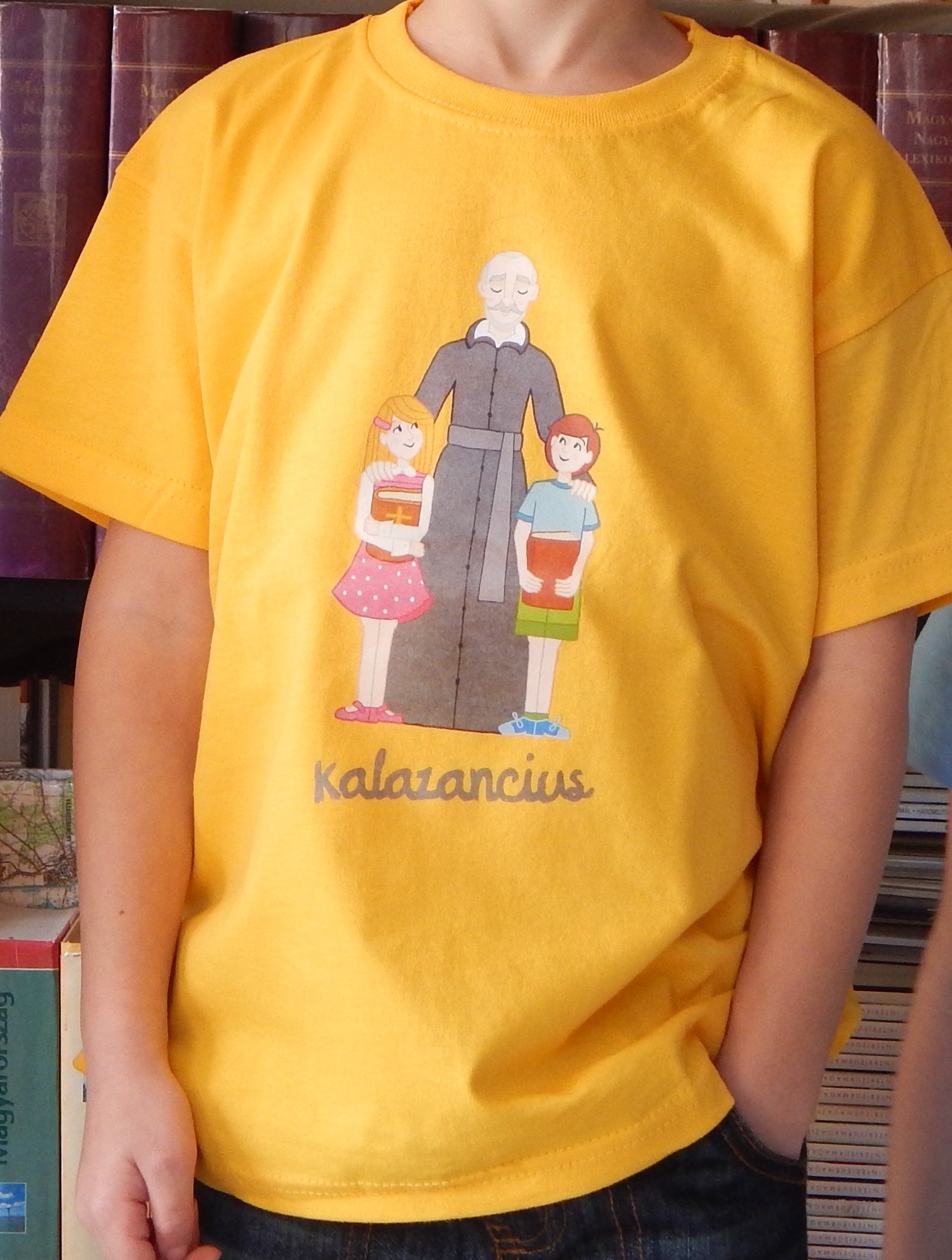 Kalazancius, fiú gyermekpóló sárga színben